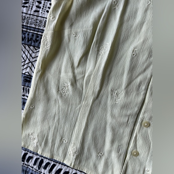 Vintage Frilli Womens Pastel Yellow Floral Embroidered Button-up Shirt Boho M - Picture 8 of 9